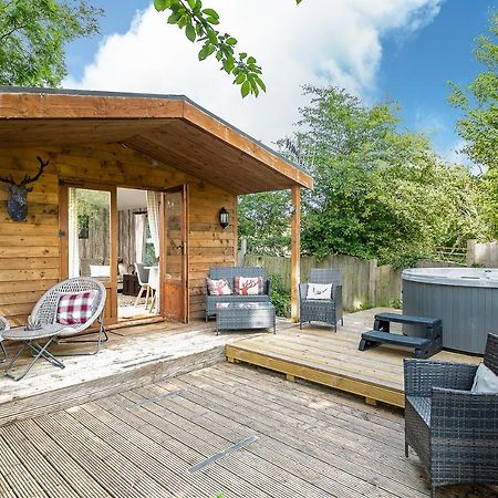 The Log Cabin With Private Hot Tub, Bath Villa Luaran gambar