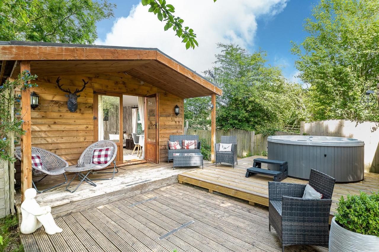 The Log Cabin With Private Hot Tub, Bath Villa Luaran gambar